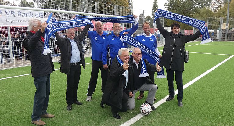 Der SSV Leverkusen-Alkenrath weiht seinen neuen Kunstrasenplatz ein (+ Bildergalerie)