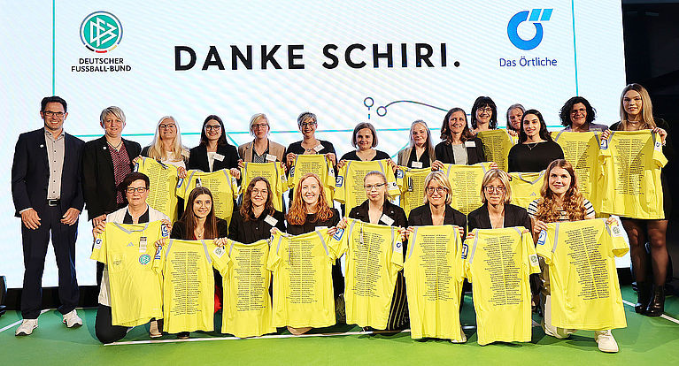 "Danke Schiri": Drei FVM-Schiedsrichter*innen durch den DFB geehrt