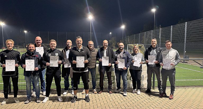 Übergabe der C-Lizenzen des Lehrgangs beim SV Auweiler-Esch