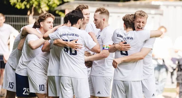Nach 35 Jahren: SC Blau-Weiß 06 Köln zurück in der Landesliga