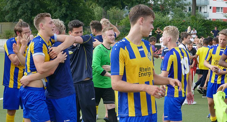 SC West Köln macht Aufstieg in die Bezirksliga im Spitzenspiel perfekt (+ Bildergalerie)