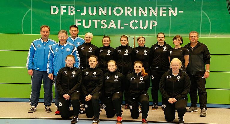 Manuela Stüßer pfeift B-Juniorinnen Futsal-Finale