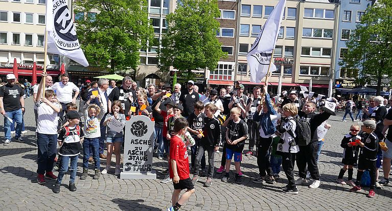 RSV Rath-Heumar: Protestaktion vor dem Kölner Rathaus
