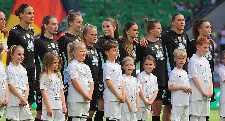 Jetzt bewerben: Einlaufkinder für das DFB-Pokalfinale der Frauen und Frauen-Länderspiel in Köln gesucht