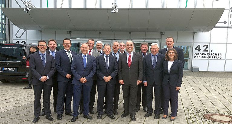 42. DFB-Bundestag in Erfurt: Alfred Vianden erhält Goldene Ehrennadel - Stephan Osnabrügge zum Schatzmeister gewählt