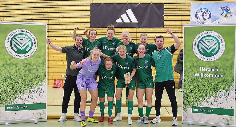 Vorwärts SpoHo 98 Köln gewinnt den Frauen-Futsal-Hallenpokal 2025 des Kreises Köln (+ große Bildergalerie)