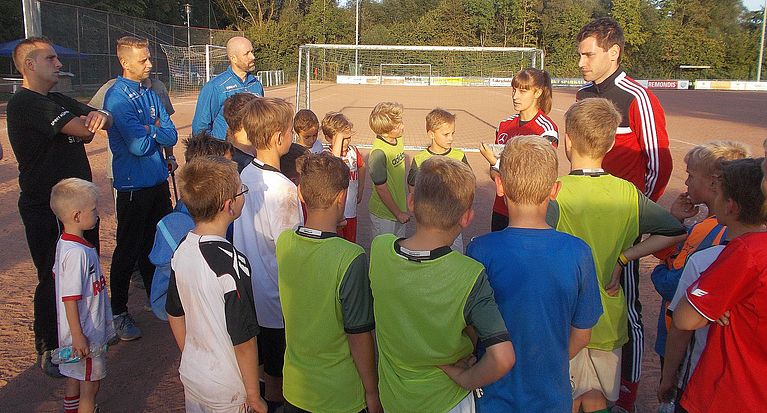 DFB-Mobil zu Besuch beim SC Brück