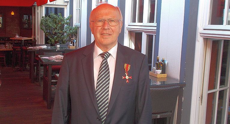 Rolf Thiel mit dem Verdienstkreuz am Bande ausgezeichnet