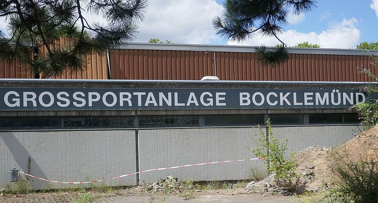 Umwandlungsarbeiten in Weiler-Volkhoven und auf der Bezirkssportanlage Bocklemünd kurz vor dem Abschluss