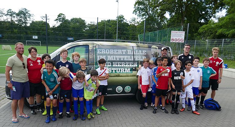 Das DFB-Mobil beim Ideal C.F. Casa de Espana e.V.