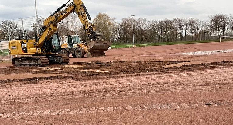 Erste Erdarbeiten beim SV Auweiler-Esch