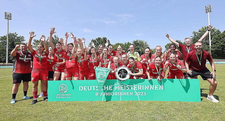 BAYER LEVERKUSEN FEIERT DEUTSCHE B-JUNIORINNEN-MEISTERSCHAFT