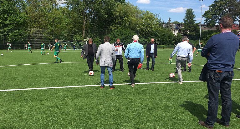 2. Kunstrasenplatz beim CfB Ford Niehl offiziell eingeweiht