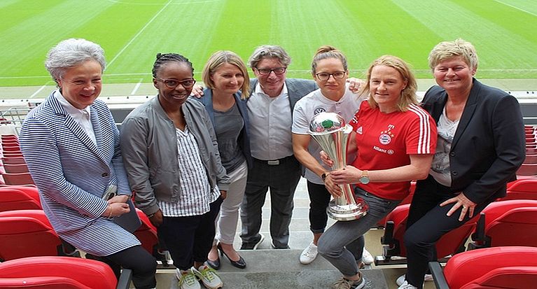 DFB-Pokalfinal-TOUR mit den Kölner Sportbotschafterinnen und Sportbotschaftern