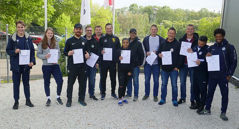 Trainer-C-Lizenzen beim SC Fortuna Köln übergeben