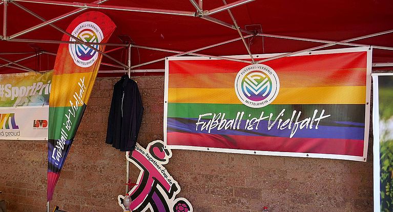 FVM beim Cologne Pride: REGENBOGENSPORT mit Stand und Demozug