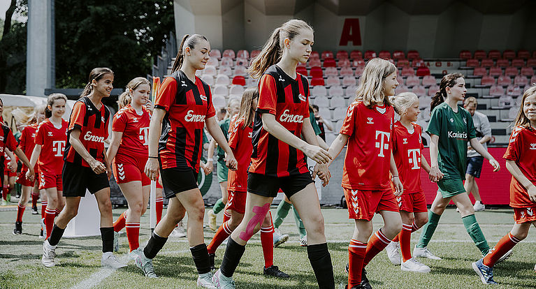 Kicken wie die Profis im Franz-Kremer-Stadion