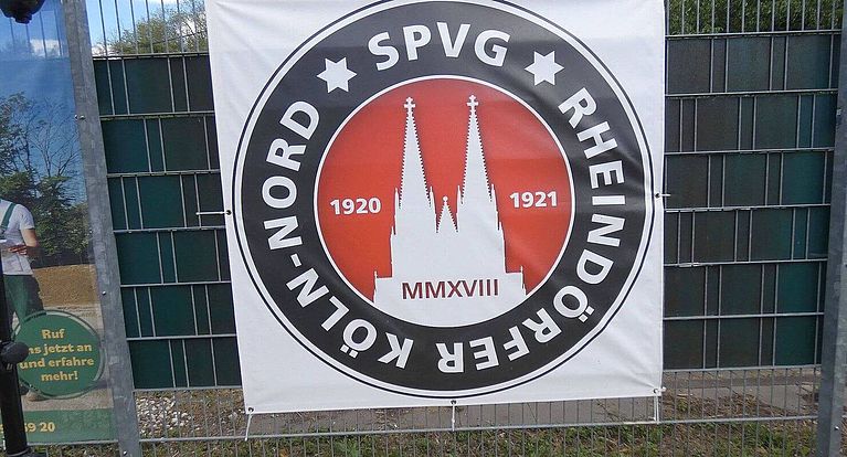 Keine Umkleidemöglichkeiten bei der SpVg. Rheindörfer Köln-Nord auf der Platzanlage in Merkenich am Ivenshofweg