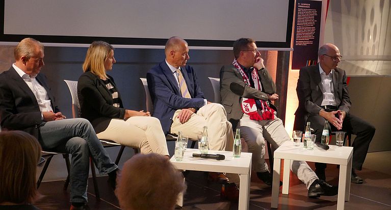 „Himmel und Hölle in neunzig Minuten“ – vom Fluch und Segen des Fussballs