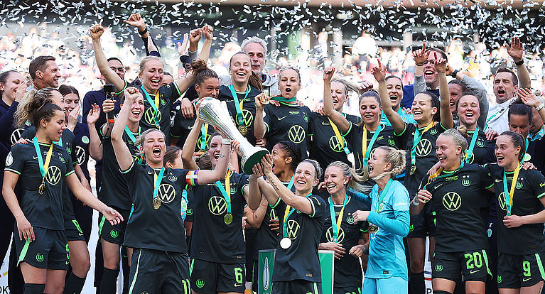 DFB-Frauen-Pokalfinale: Wolfsburg siegt vor Rekordkulisse in Köln