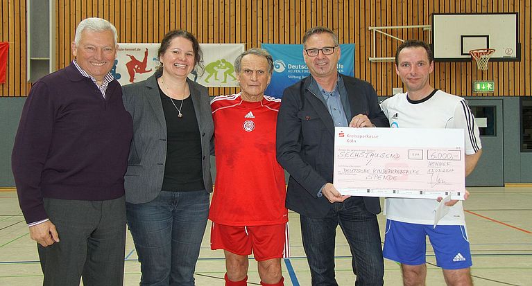 E-Cup: Über 100.000 Euro für krebskranke Kinder, Bergisch Gladbach holt den Pokal