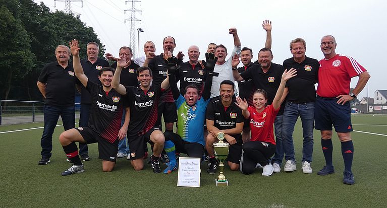 Die Ü40-Kreismeisterschaft beim FC Pesch gewinnt Bayer 04 Leverkusen