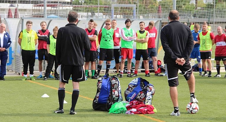 Gelebte Kooperation – der FVM und KOMM MIT laden drei Jugendfußballtrainer zur Bildungsreise nach Spanien ein