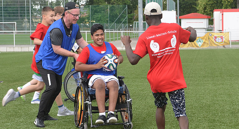 „Tandem Young Coach-Ausbildung 2024" im Handicap-Fußball: Jetzt bewerben!